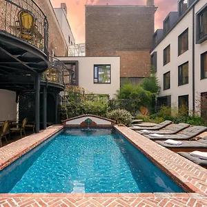 Отель Latroupe Jardin Secret, Saint-Gilles
